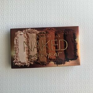 Naked Petite Heat Eyeshadow Palette
URBAN DECAY